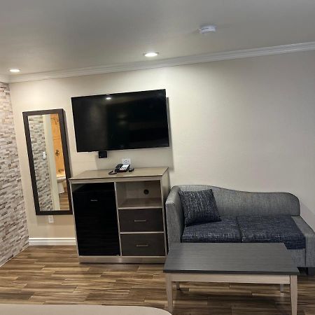 Walnut Inn & Suites Уэст-Ковина Экстерьер фото