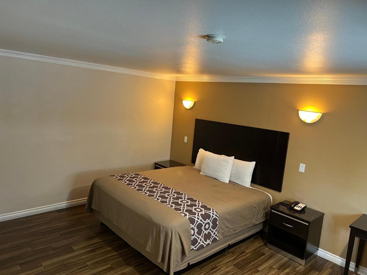 Walnut Inn & Suites Уэст-Ковина Экстерьер фото