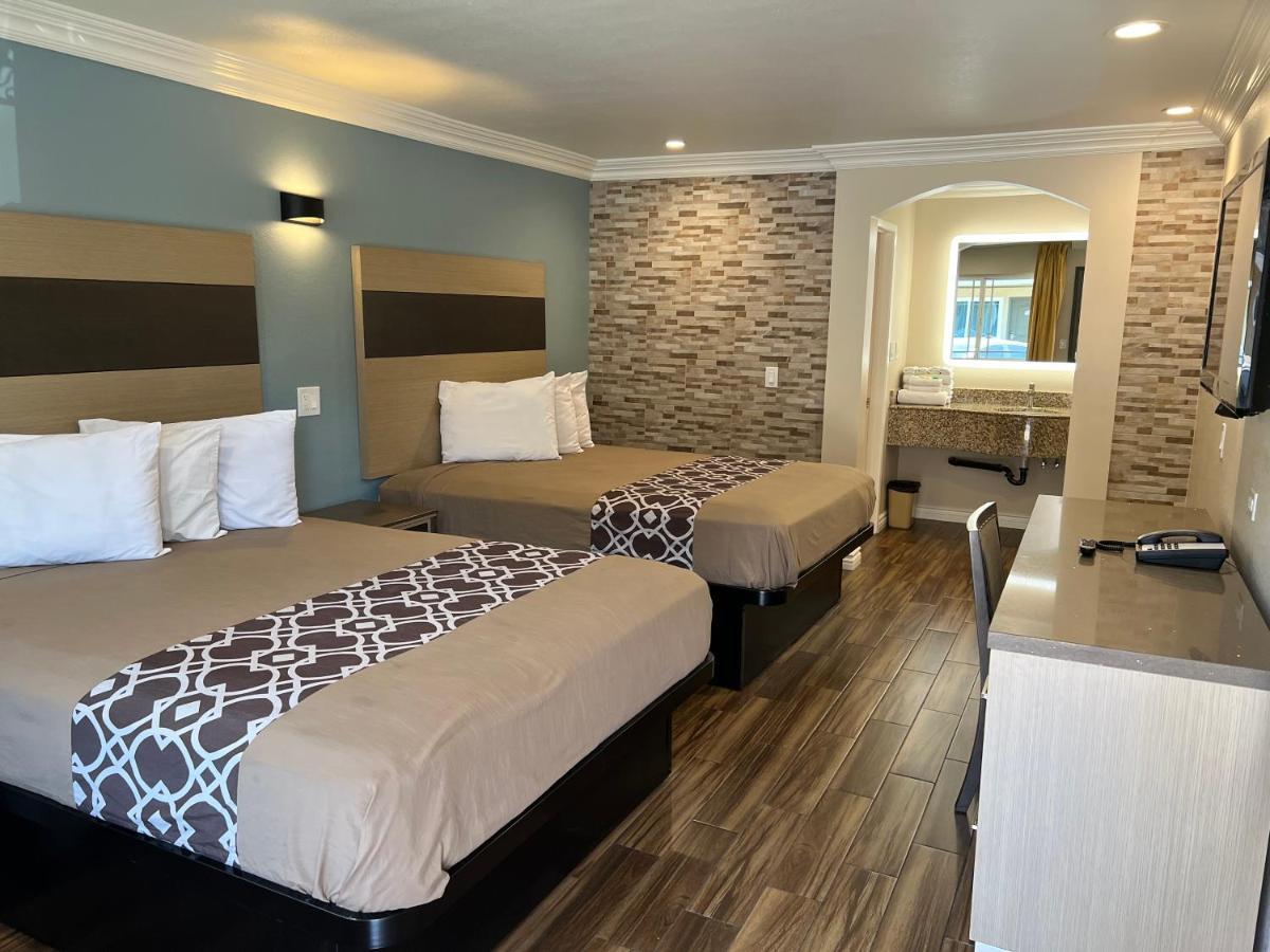 Walnut Inn & Suites Уэст-Ковина Экстерьер фото