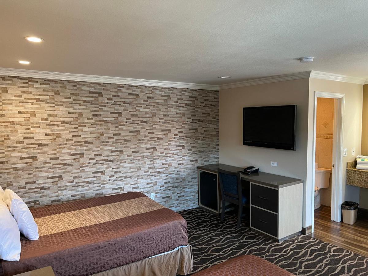 Walnut Inn & Suites Уэст-Ковина Экстерьер фото